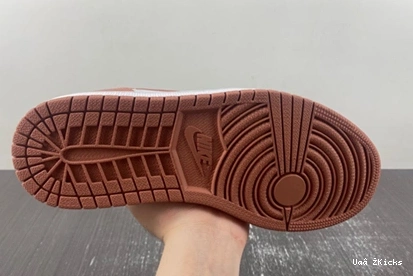 DC0774-080 StreetReady J 1  67 Orange Sky Low Jordan 0905